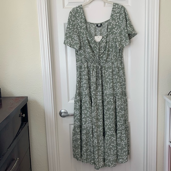 BloomChic Floral Dress - Picture 3 of 9